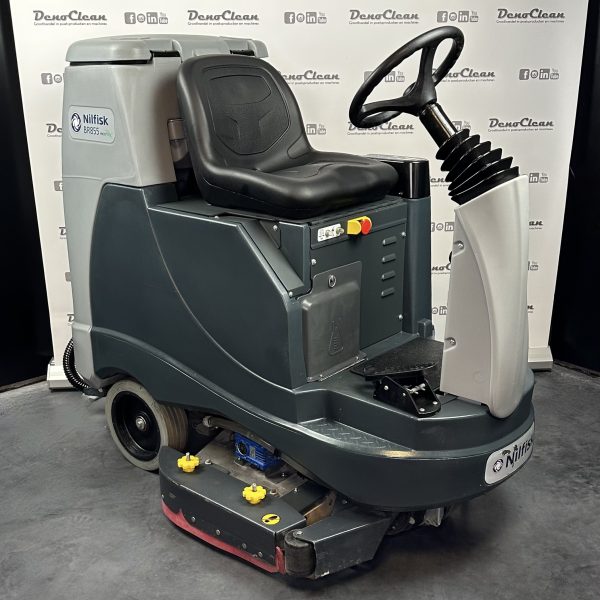 Nilfisk BR 855 opzit schrobzuigmachine GEBRUIKT